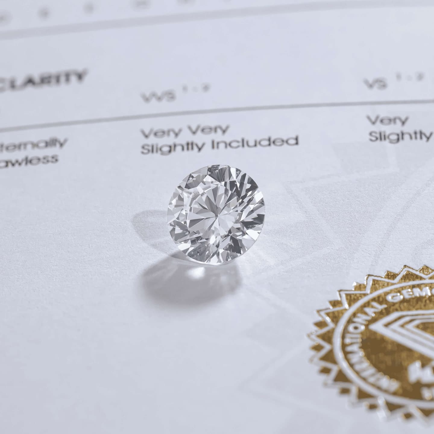 Ritamie ring in luxury jewellery box